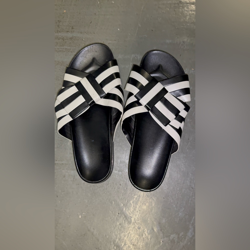 ZARA BASIC HUNTRESS black and white slides size 40 | Closet Label Shoes #4.)